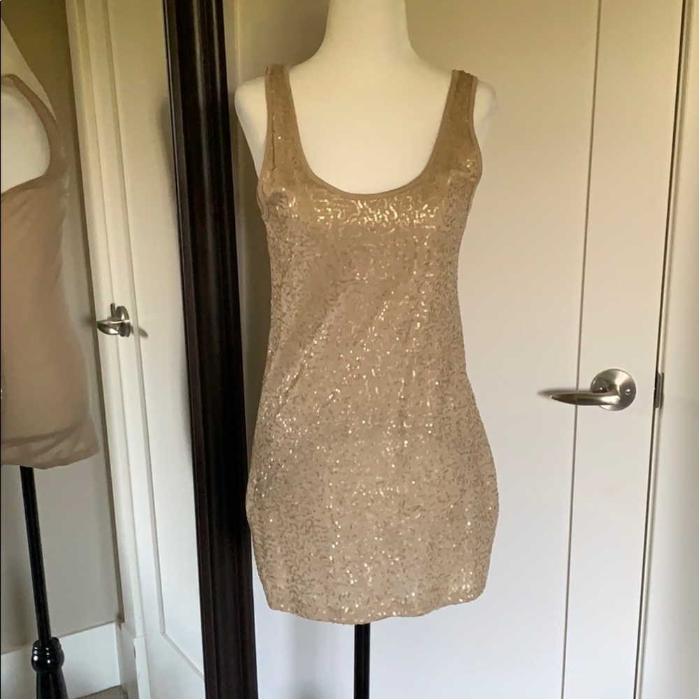 🔥 2 for 20 🔥 beige light tan sequinned tank